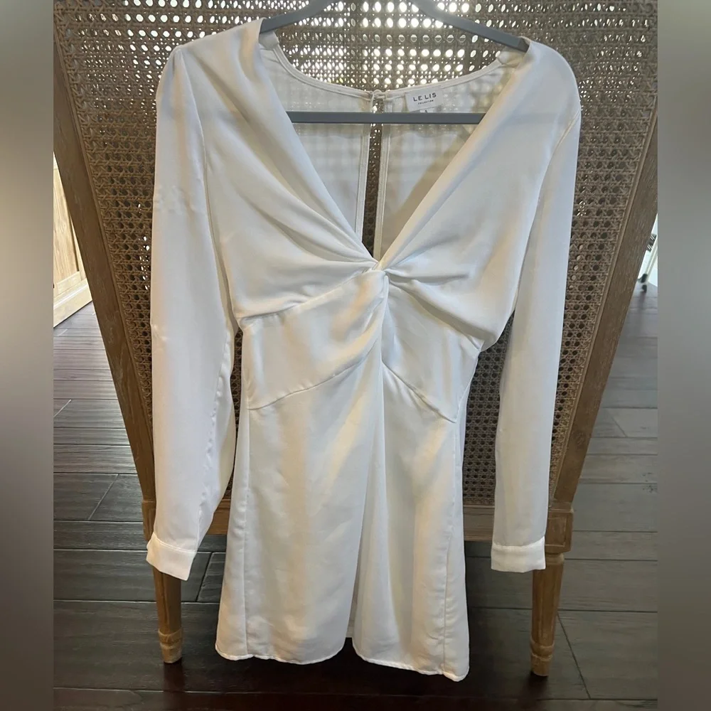 Le lis Elegant White Long Sleeve Dress - Picture 1 of 3